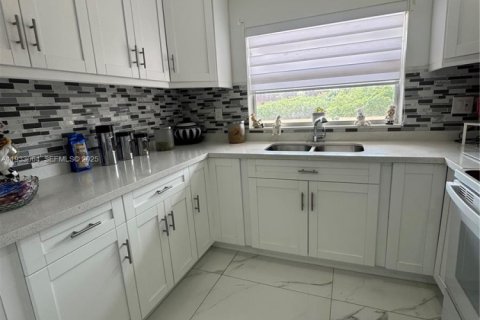 Copropriété à vendre à Sunrise, Floride: 2 chambres, 95.22 m2 № 1992490 - photo 1