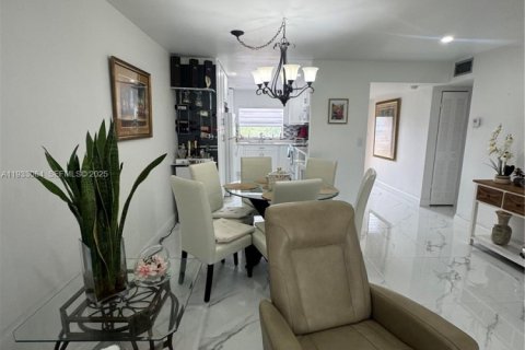 Copropriété à vendre à Sunrise, Floride: 2 chambres, 95.22 m2 № 1992490 - photo 19