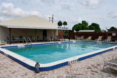 Condo in Fort Myers, Florida, 1 bedroom  № 2098216 - photo 30