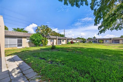 Condo in Fort Myers, Florida, 1 bedroom  № 2098216 - photo 25