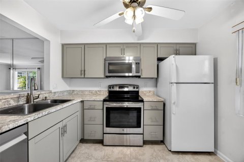 Condo in Fort Myers, Florida, 1 bedroom  № 2098216 - photo 3