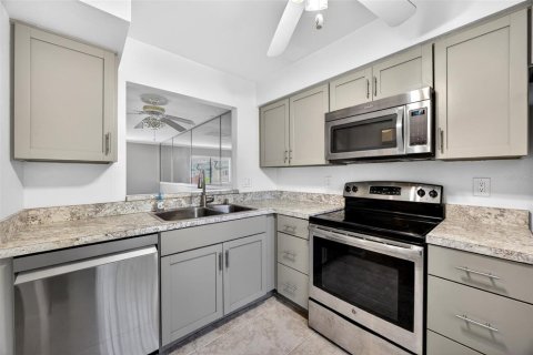 Condo in Fort Myers, Florida, 1 bedroom  № 2098216 - photo 4