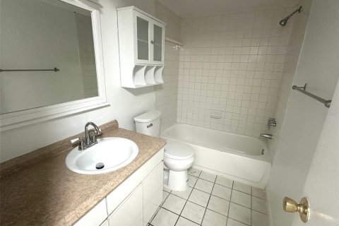 Condo in Tampa, Florida, 1 bedroom  № 1803177 - photo 10