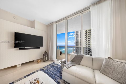Condo in Sunny Isles Beach, Florida, 3 bedrooms  № 2001826 - photo 9