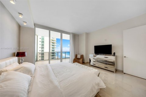 Condo in Sunny Isles Beach, Florida, 3 bedrooms  № 2001826 - photo 19