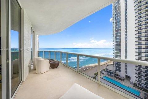 Condo in Sunny Isles Beach, Florida, 3 bedrooms  № 2001826 - photo 28