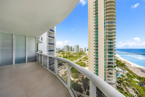 Condo in Sunny Isles Beach, Florida, 3 bedrooms  № 2001826 - photo 26