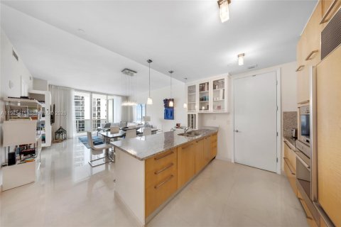 Condo in Sunny Isles Beach, Florida, 3 bedrooms  № 2001826 - photo 2