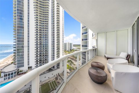 Condo in Sunny Isles Beach, Florida, 3 bedrooms  № 2001826 - photo 30