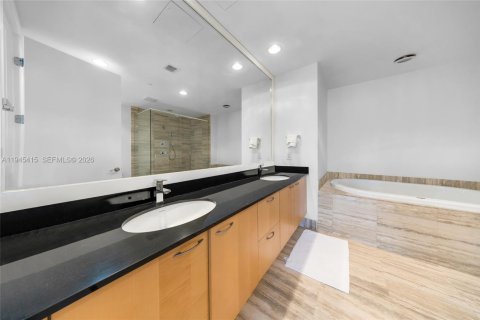Condo in Sunny Isles Beach, Florida, 3 bedrooms  № 2001826 - photo 23