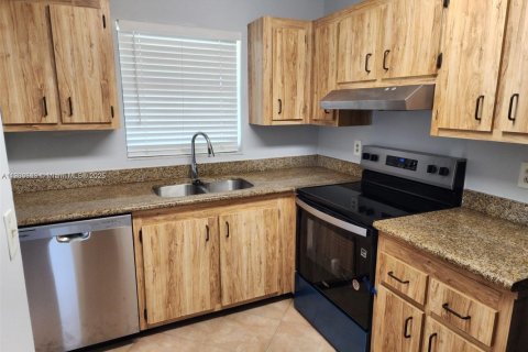 Condo à Tamarac, Floride, 2 chambres  № 2297391