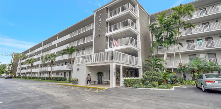 Condominio en Hollywood, Florida, 2 dormitorios  № 2071118