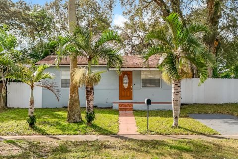 Villa ou maison à Hollywood, Floride 2 chambres, 66.89 m2 № 2008642