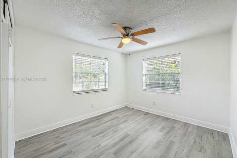 Villa ou maison à vendre à Hollywood, Floride: 2 chambres, 66.89 m2 № 2008642 - photo 24