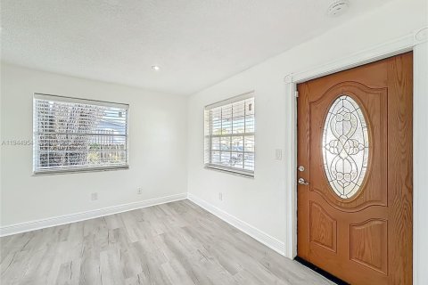 Villa ou maison à vendre à Hollywood, Floride: 2 chambres, 66.89 m2 № 2008642 - photo 5