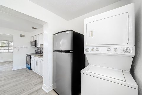 Villa ou maison à vendre à Hollywood, Floride: 2 chambres, 66.89 m2 № 2008642 - photo 14