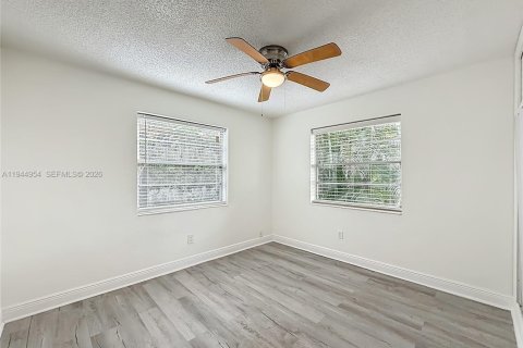 Villa ou maison à vendre à Hollywood, Floride: 2 chambres, 66.89 m2 № 2008642 - photo 17