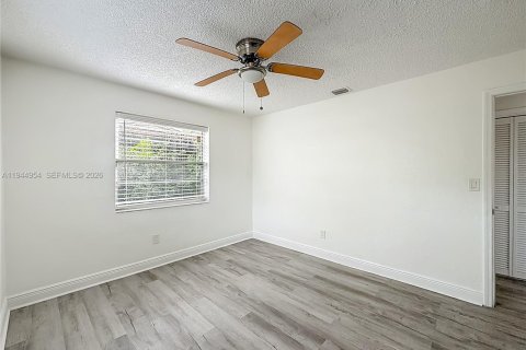 Villa ou maison à vendre à Hollywood, Floride: 2 chambres, 66.89 m2 № 2008642 - photo 21