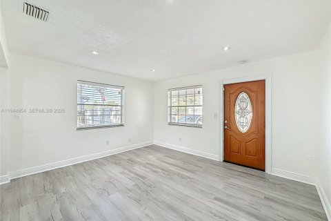 Villa ou maison à vendre à Hollywood, Floride: 2 chambres, 66.89 m2 № 2008642 - photo 6