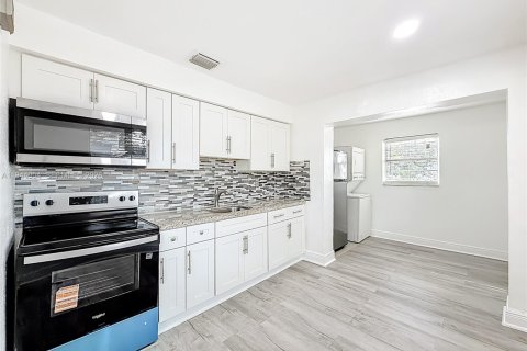 Villa ou maison à vendre à Hollywood, Floride: 2 chambres, 66.89 m2 № 2008642 - photo 9