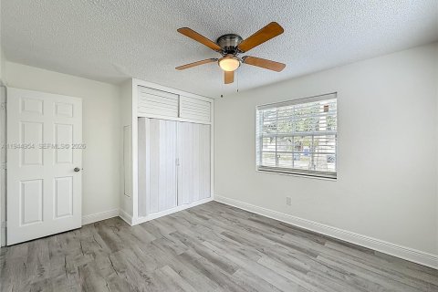 Villa ou maison à vendre à Hollywood, Floride: 2 chambres, 66.89 m2 № 2008642 - photo 23