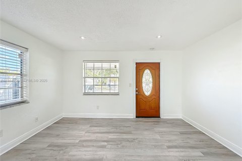 Villa ou maison à vendre à Hollywood, Floride: 2 chambres, 66.89 m2 № 2008642 - photo 7