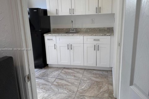Apartamento en alquiler en Miami Gardens, Florida, 1 dormitorio, 133.78 m2 № 2076634 - foto 2
