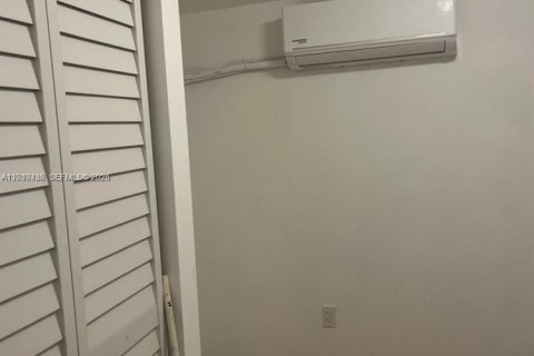Apartamento en alquiler en Miami Gardens, Florida, 1 dormitorio, 133.78 m2 № 2076634 - foto 4