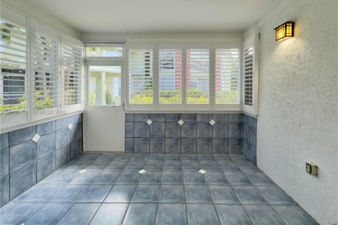 Condo in Palm Beach Gardens, Florida, 2 bedrooms № 2067968 - photo 9