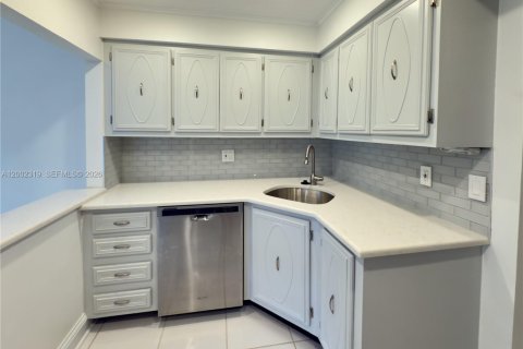 Condo in Palm Beach Gardens, Florida, 2 bedrooms № 2067968 - photo 7