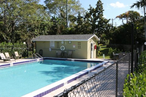Condo in Palm Beach Gardens, Florida, 2 bedrooms № 2067968 - photo 20