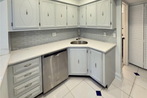 Condo in Palm Beach Gardens, Florida, 2 bedrooms № 2067968 - photo 8