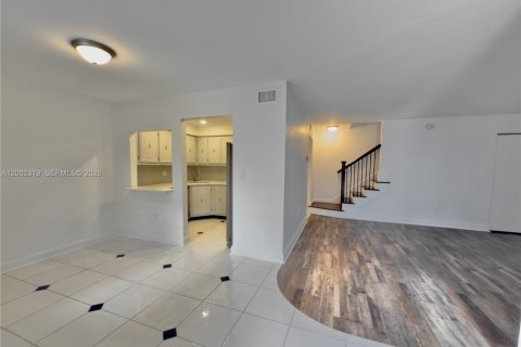 Condo in Palm Beach Gardens, Florida, 2 bedrooms № 2067968 - photo 2