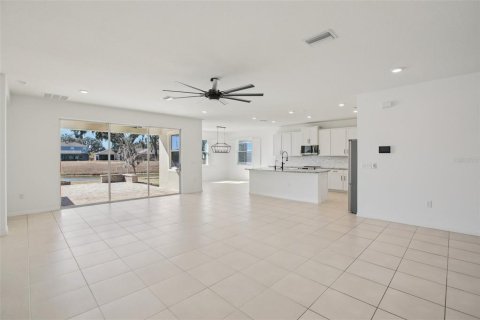 House in San Antonio, Florida 4 bedrooms, 234.86 sq.m. № 2288085 - photo 10