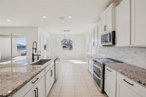 House in San Antonio, Florida 4 bedrooms, 234.86 sq.m. № 2288085 - photo 21