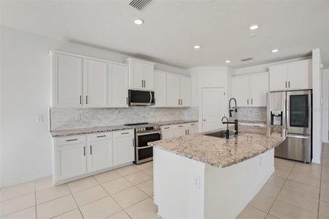House in San Antonio, Florida 4 bedrooms, 234.86 sq.m. № 2288085 - photo 18