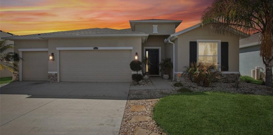 House in San Antonio, Florida 4 bedrooms, 234.86 sq.m. № 2288085