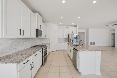 House in San Antonio, Florida 4 bedrooms, 234.86 sq.m. № 2288085 - photo 17