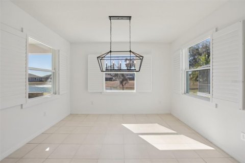House in San Antonio, Florida 4 bedrooms, 234.86 sq.m. № 2288085 - photo 14