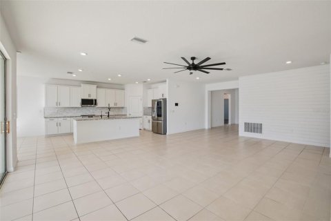 House in San Antonio, Florida 4 bedrooms, 234.86 sq.m. № 2288085 - photo 11