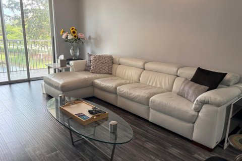 Condo in Tamarac, Florida, 2 bedrooms  № 2185210 - photo 10