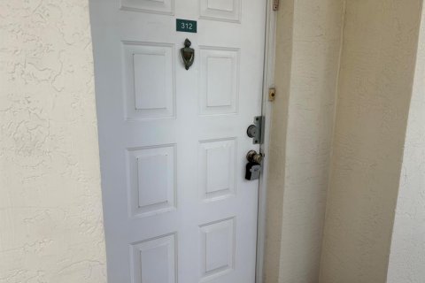 Condo in Tamarac, Florida, 2 bedrooms  № 2185210 - photo 27