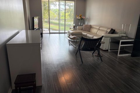 Condo in Tamarac, Florida, 2 bedrooms  № 2185210 - photo 8