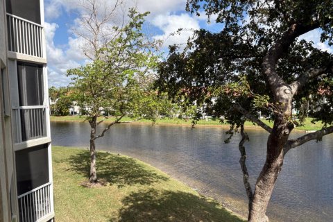 Condo in Tamarac, Florida, 2 bedrooms  № 2185210 - photo 19