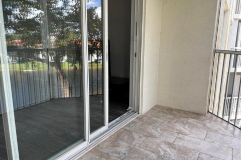 Condo in Tamarac, Florida, 2 bedrooms  № 2185210 - photo 21