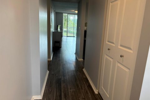 Condo in Tamarac, Florida, 2 bedrooms  № 2185210 - photo 6