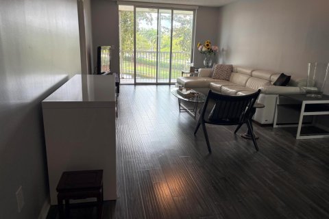 Condo in Tamarac, Florida, 2 bedrooms  № 2185210 - photo 7