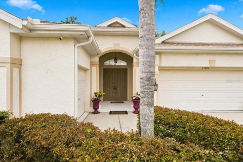 House in Dade City, Florida 3 bedrooms, 195.37 sq.m. № 2409885 - photo 3