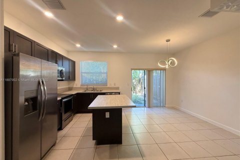 Townhouse in Homestead, Florida 3 bedrooms, 143.53 sq.m. № 2013054 - photo 3