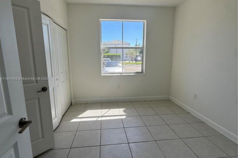 Townhouse in Homestead, Florida 3 bedrooms, 143.53 sq.m. № 2013054 - photo 13